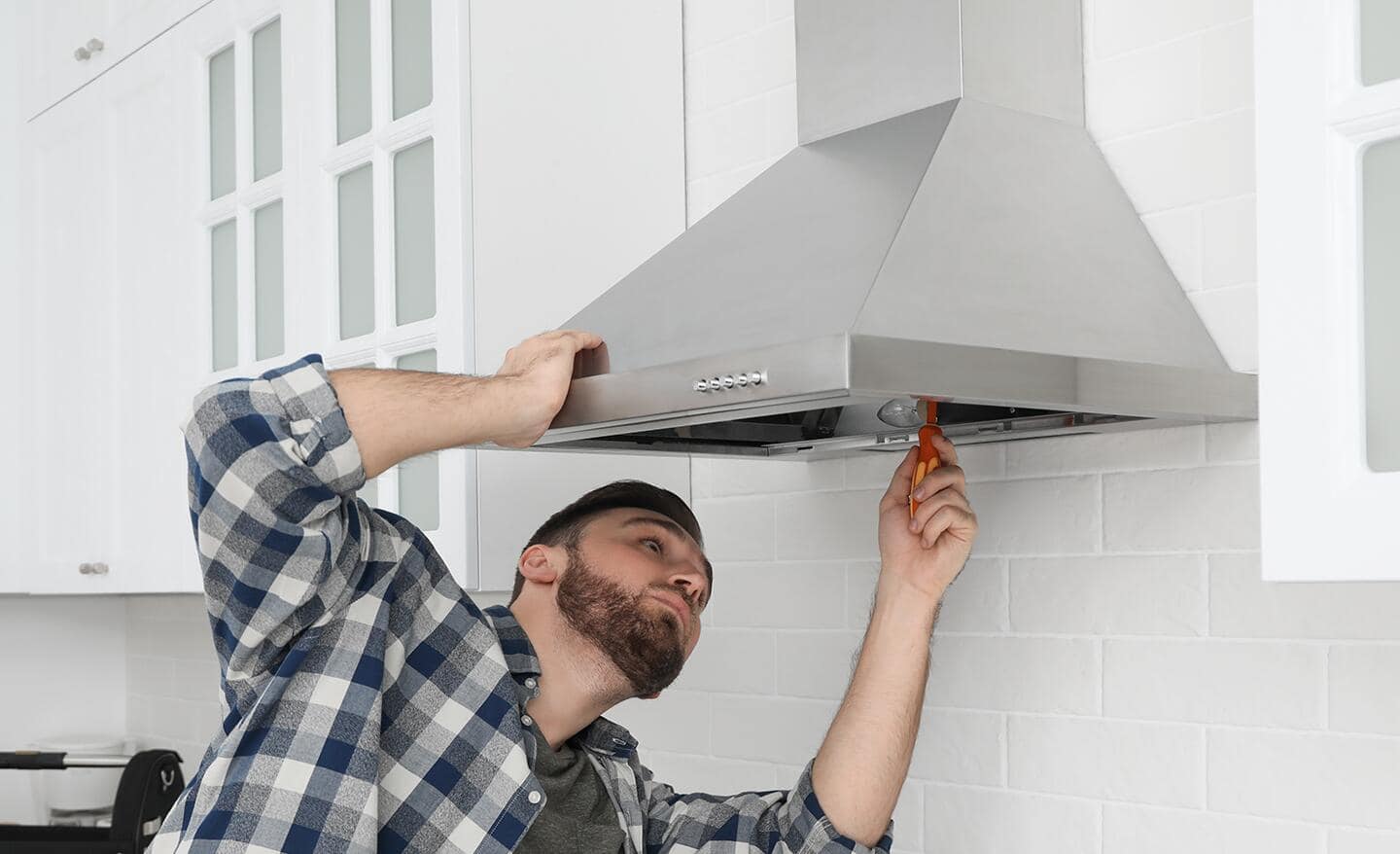 2025年厨房油烟机设计革命 - 九大趋势引领未来厨房美学(图4) installation_2.jpg