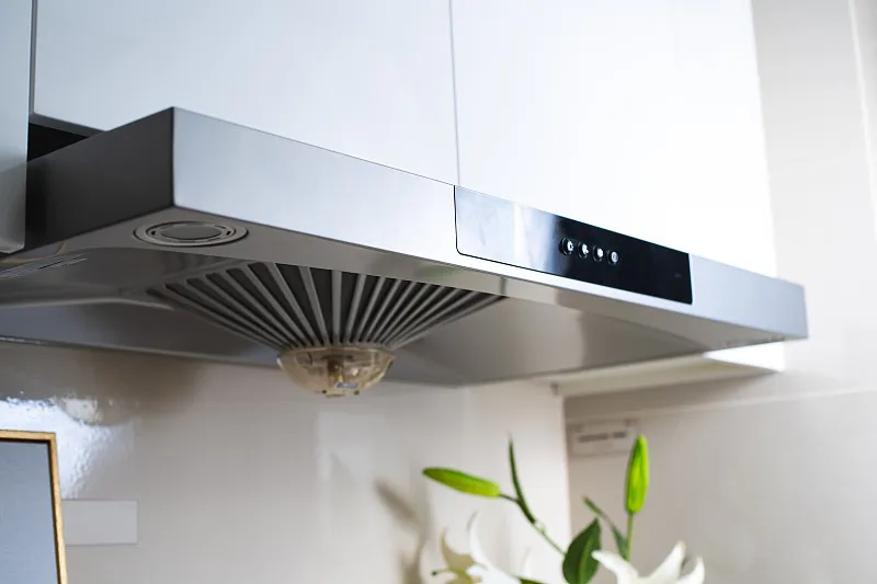 2025年智能油烟机市场迎来爆发期：AI技术引领厨房电器新革命(图1)