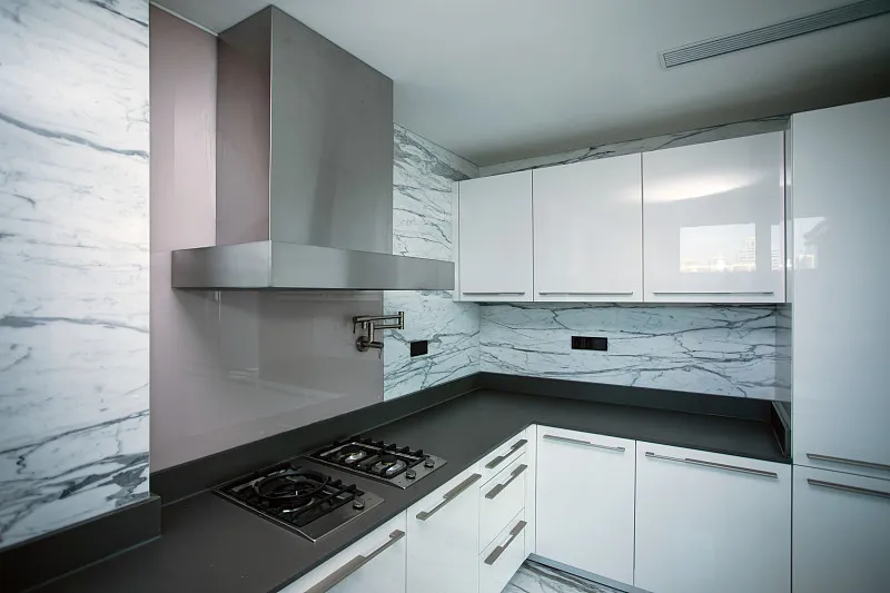 2025年终盘点：油烟机市场告别“暴力美学”，迎来静音、隐形与AI智能新纪元(图1)