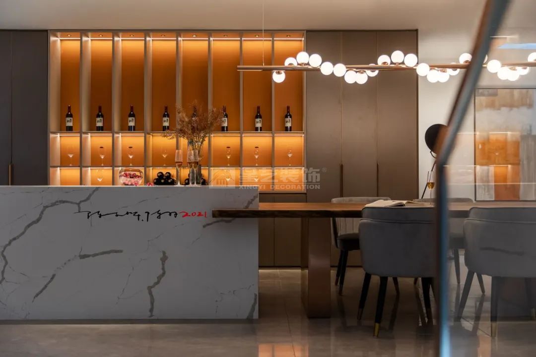 一个漂亮的“岛台设计”,能惊艳整个厨房!(图1) 404ec4ed38130c17d7ccd1d03b88498a.jpg