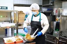 抢光了！七鲜小厨免费送巧克力，营业3小时单量破16000单，明日继续随单送(图3)